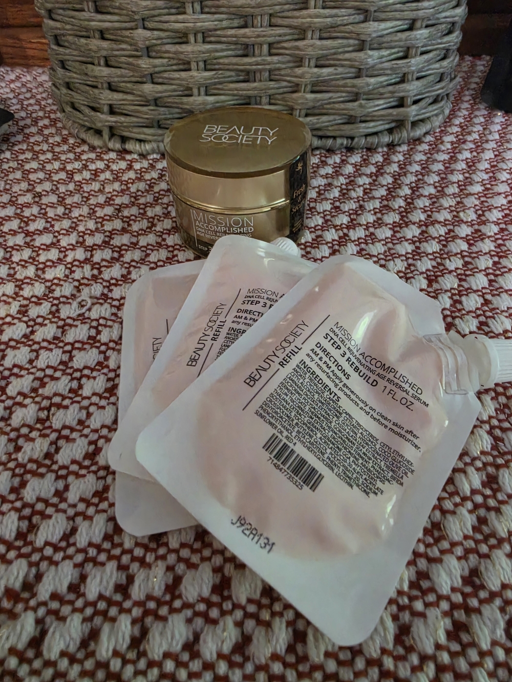 Beauty Society Mission Accomplished Refill + Cream Set in Gold and White